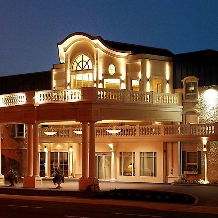 Chateau Louis Hotel & Conference Centre Едмънтън Екстериор снимка