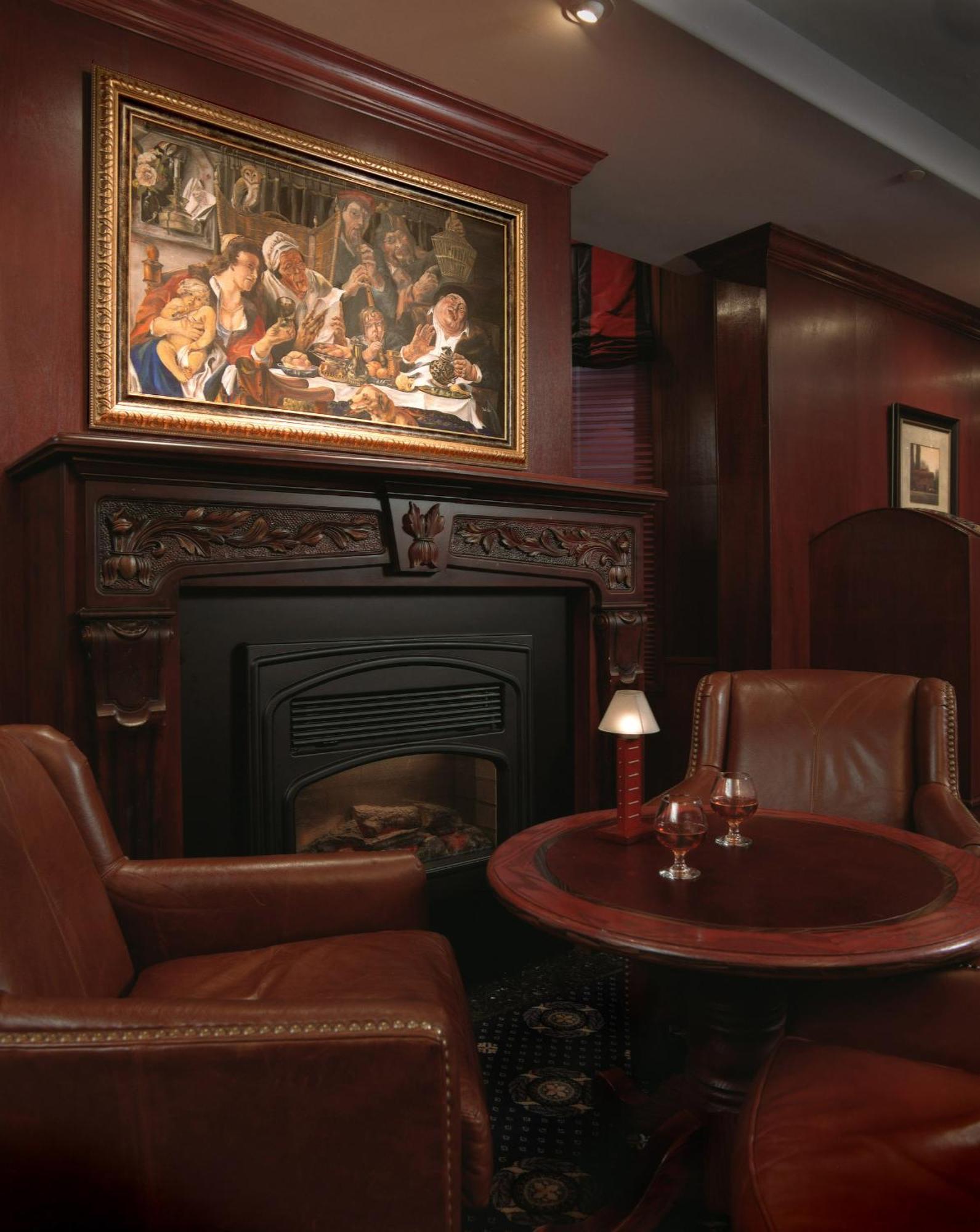 Chateau Louis Hotel & Conference Centre Едмънтън Екстериор снимка