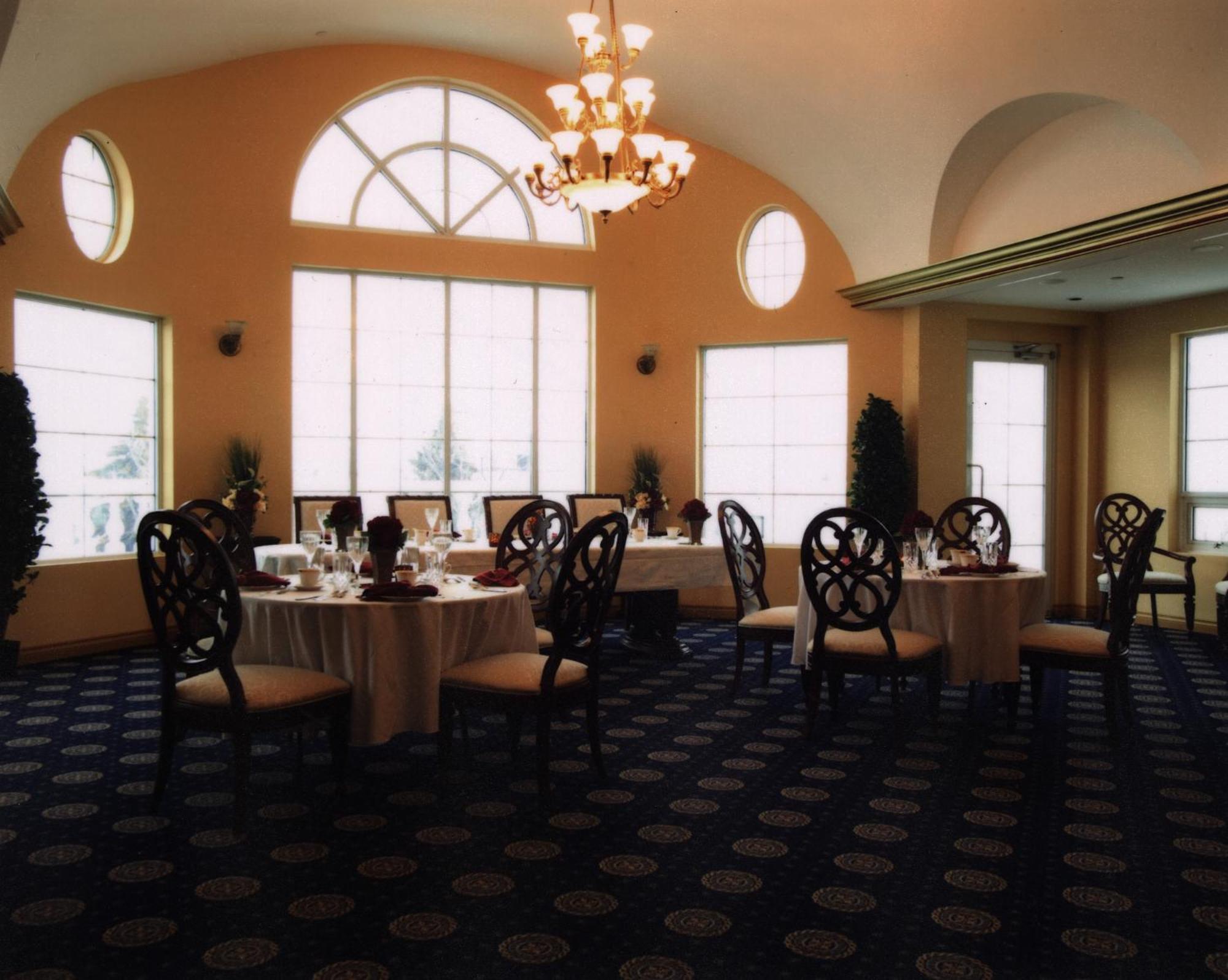 Chateau Louis Hotel & Conference Centre Едмънтън Екстериор снимка