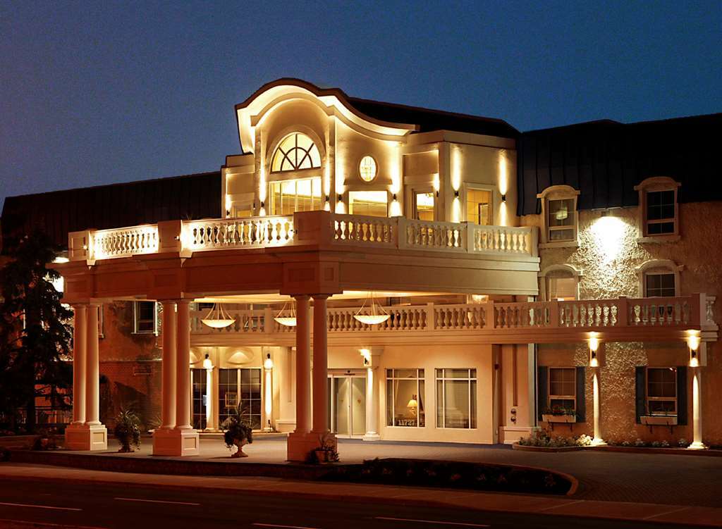 Chateau Louis Hotel & Conference Centre Едмънтън Екстериор снимка