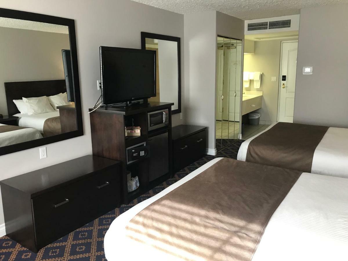 Chateau Louis Hotel & Conference Centre Едмънтън Екстериор снимка
