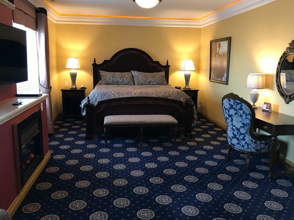 Chateau Louis Hotel & Conference Centre Едмънтън Екстериор снимка