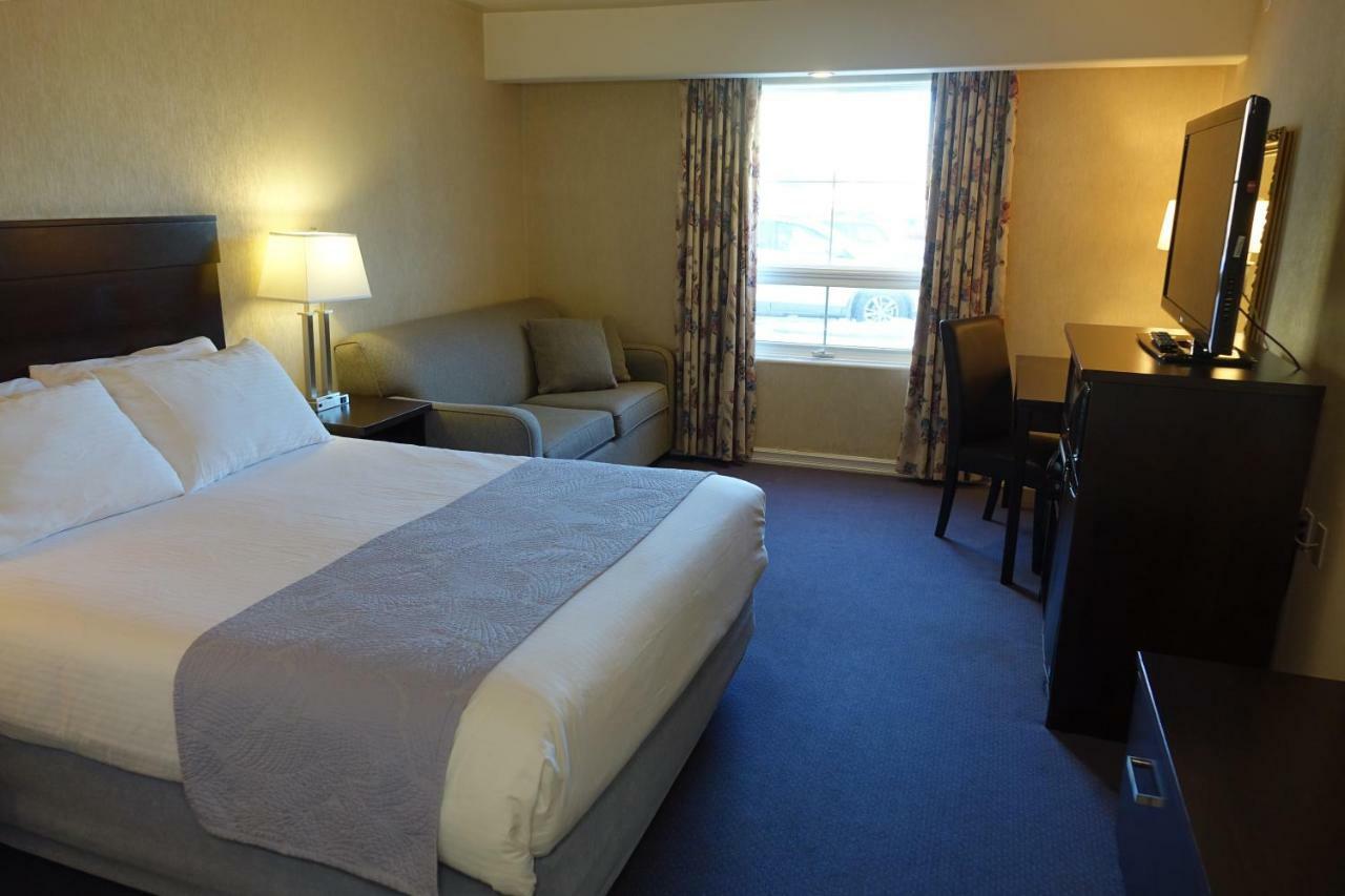 Chateau Louis Hotel & Conference Centre Едмънтън Екстериор снимка